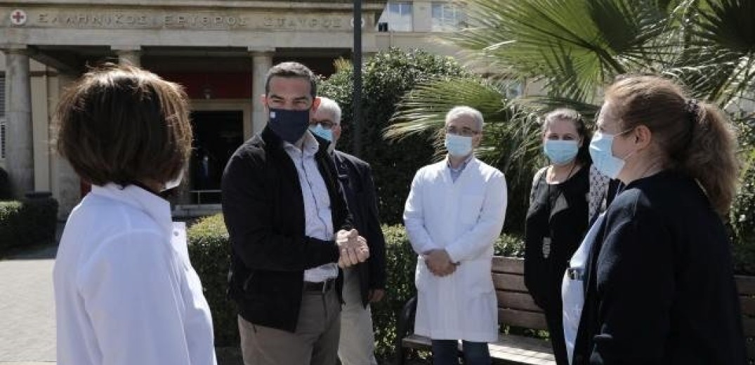 ΣΥΡΙΖΑ-ΠΣ: Επίθεση στο εξωτερικό, τριγμοί στο εσωτερικό