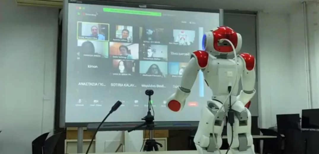 Πανεπιστήμιο Μακεδονίας.  Εξ αποστάσεως μαθήματα στους φοιτητές με τη βοήθεια ρομπότ