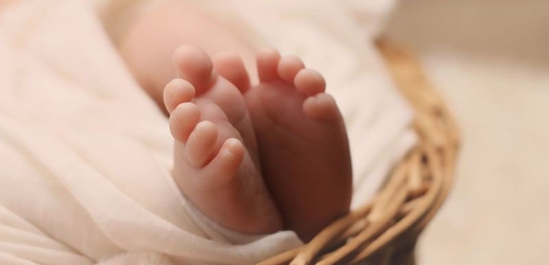 Βρέθηκε εγκαταλελειμμένο νεογέννητο σε οικόπεδο στον Ασπρόπυργο