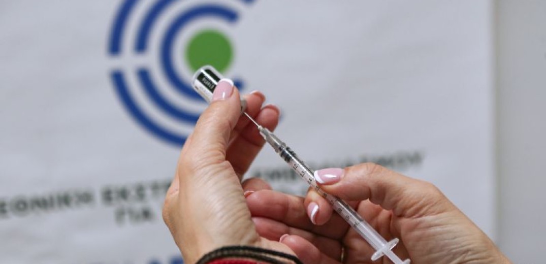 Θεμιστοκλέους: Θα χορηγηθεί πιστοποιητικό εμβολιασμού σε όσους νόσησαν κι έχουν κάνει μία δόση
