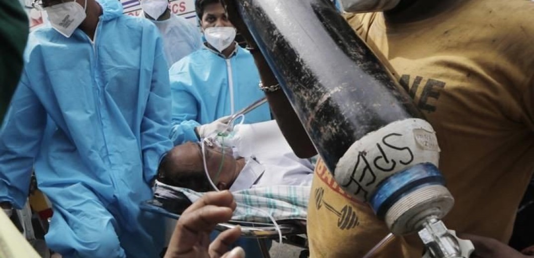«Πνίγεται» στη δίνη του κορονοϊού η Ινδία με πάνω από 311.000 νέα κρούσματα και χιλιάδες νεκρούς