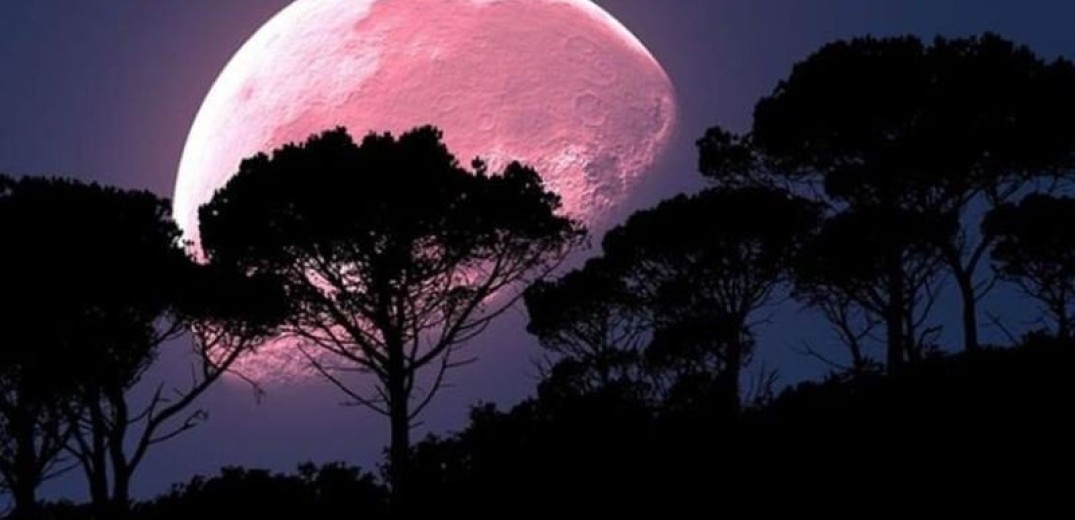 Απόψε και αύριο η «Ροζ Υπερπανσέληνος», το φωτεινότερο φεγγάρι του έτους