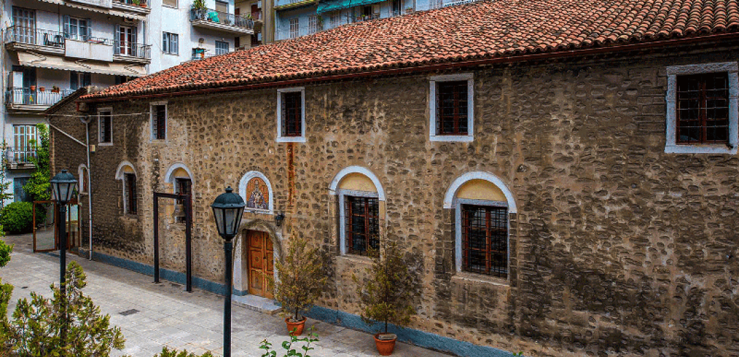Θεσσαλονίκη: Tρια κρούσματα κορονοϊού σε Ιερό Ναό που έγινε Ανάσταση τα μεσάνυχτα 