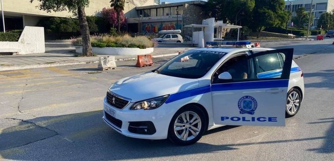 Θεσσαλονίκη - Campus ΑΠΘ: Πέρασε μέσα από τζαμαρία για να αποφύγει τη σύλληψη 