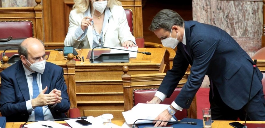 «Μετωπική» στη Βουλή για το εργασιακό με σκληρές εκφράσεις - Μητσοτάκης: Στο τέλος της τετραετίας οι εκλογές
