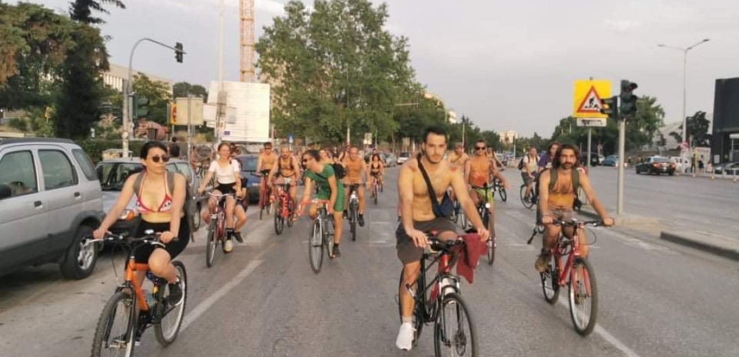 Θεσσαλονίκη: Βγήκαν στους δρόμους της πόλης οι γυμνοί ποδηλάτες (βίντεο & φωτ.)