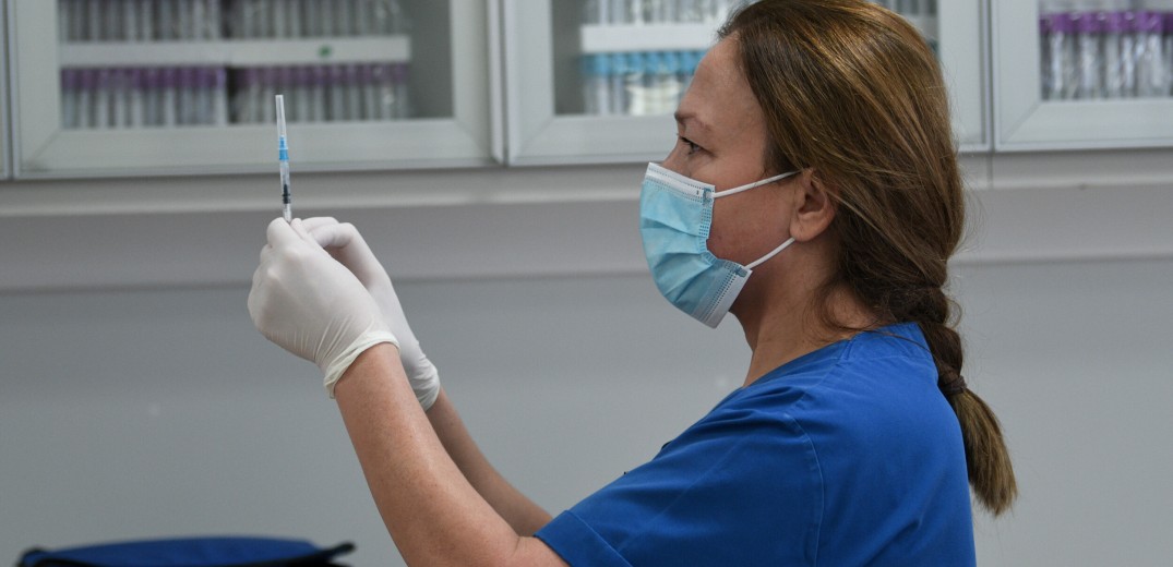 Κορονοϊός: Εμβόλιο-αναμνηστική δόση από την Sanofi και την GSK