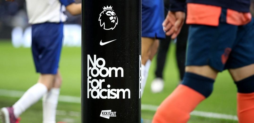 Ρατσιστής Άγγλος χάνει τη δουλειά του εξαιτίας της χυδαίας επίθεσης προς τους τρεις ποδοσφαιριστές