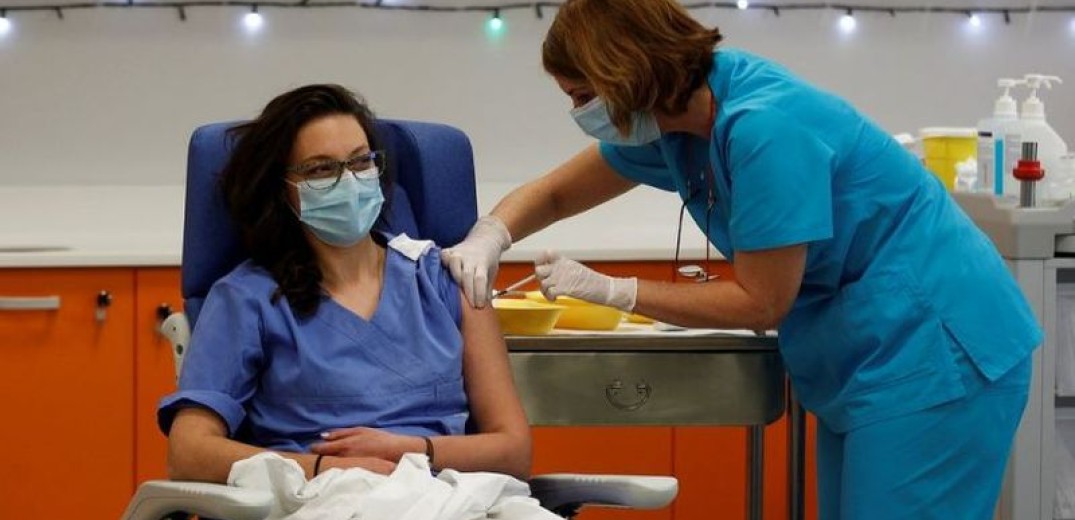 Κορονοϊός: Γιατί οι υγειονομικοί αρνούνται να εμβολιαστούν
