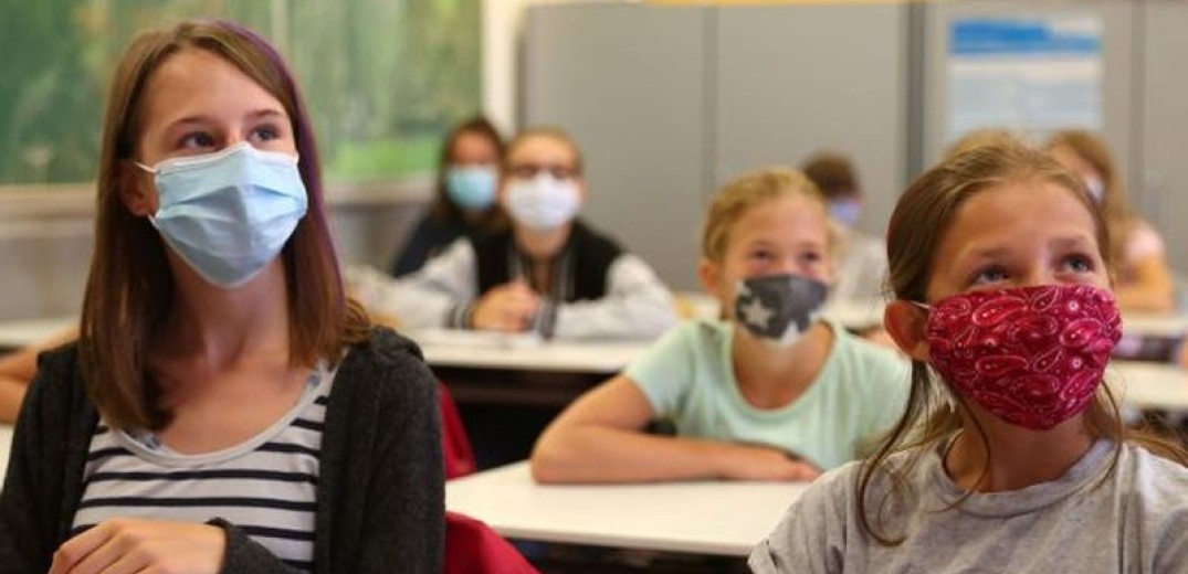 Σχολεία: Πιο ασφαλές το άνοιγμά τους με μάσκα και καλύτερο εξαερισμό
