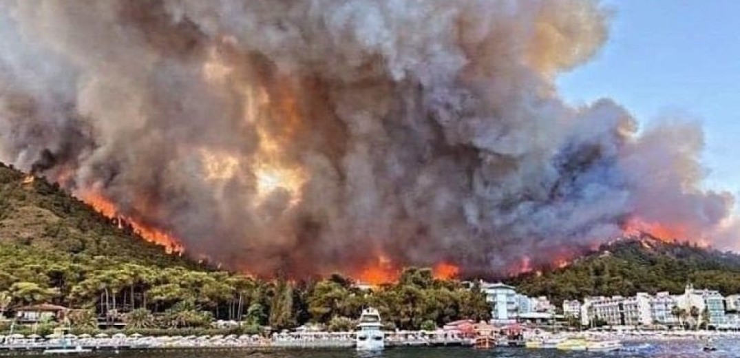 Έξι νεκροί από τις δασικές πυρκαγιές στην Τουρκία - Εκκενώθηκαν σπίτια και ξενοδοχεία στο Μπόντρουμ