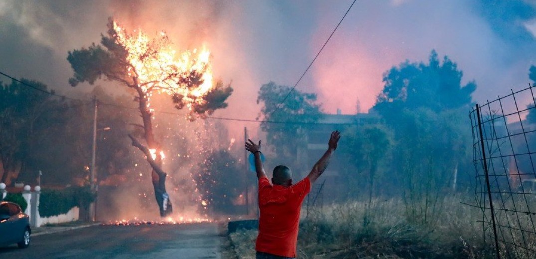 ΣΥΡΙΖΑ: Πρόκληση οι υπουργοί και ο πρωθυπουργός να αυτοθαυμάζονται, ενώ η Βαρυμπόμπη κάηκε ολοσχερώς