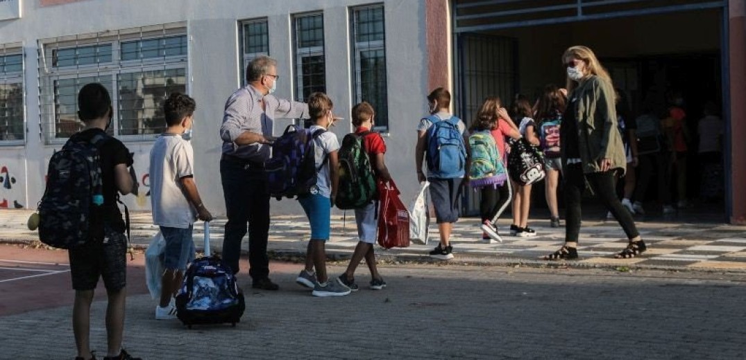 Κορονοϊός: Αστραπιαία η μετάδοση στα σχολεία - Γεμίζουν τα νοσοκομεία στη Βόρεια Ελλάδα