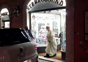 Ο πάπας Φραγκίσκος επισκέφθηκε δισκάδικο - Η σύνδεσή του με τους ιδιοκτήτες (βίντεο)