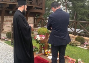 Ο Διευθυντής του Πρωθυπουργικού Γραφείου Μακεδονίας στον τάφο του Αγίου Παϊσίου