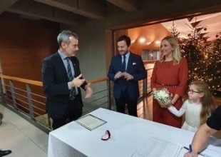 Ο Ζέρβας πάντρεψε βουλευτή του ΚΙΝΑΛ στο δημαρχείο 