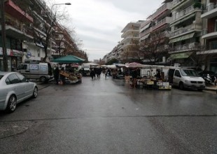 Κορονοϊός και βροχή &quot;άδειασαν&quot; την πολυσύχναστη λαϊκή αγορά της Μαρτίου 