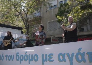 Βολές ΣΥΡΙΖΑ σε Μητσοτάκη για την... καντάδα της Πρωτοψάλτη