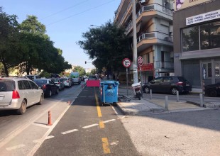 Καθημερινά... εμπόδια και καμία αστυνόμευση στους ποδηλατόδρομους της Κ. Καραμανλή